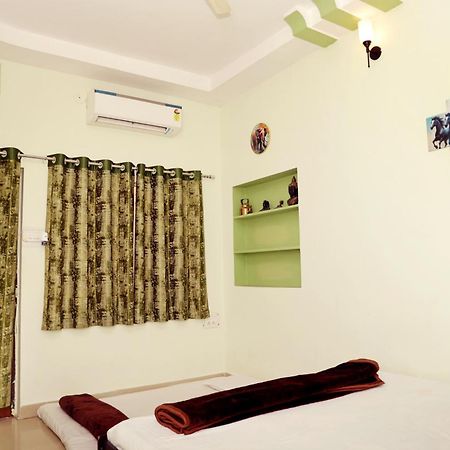 Shree Vinayak Guest House Удджайн Экстерьер фото