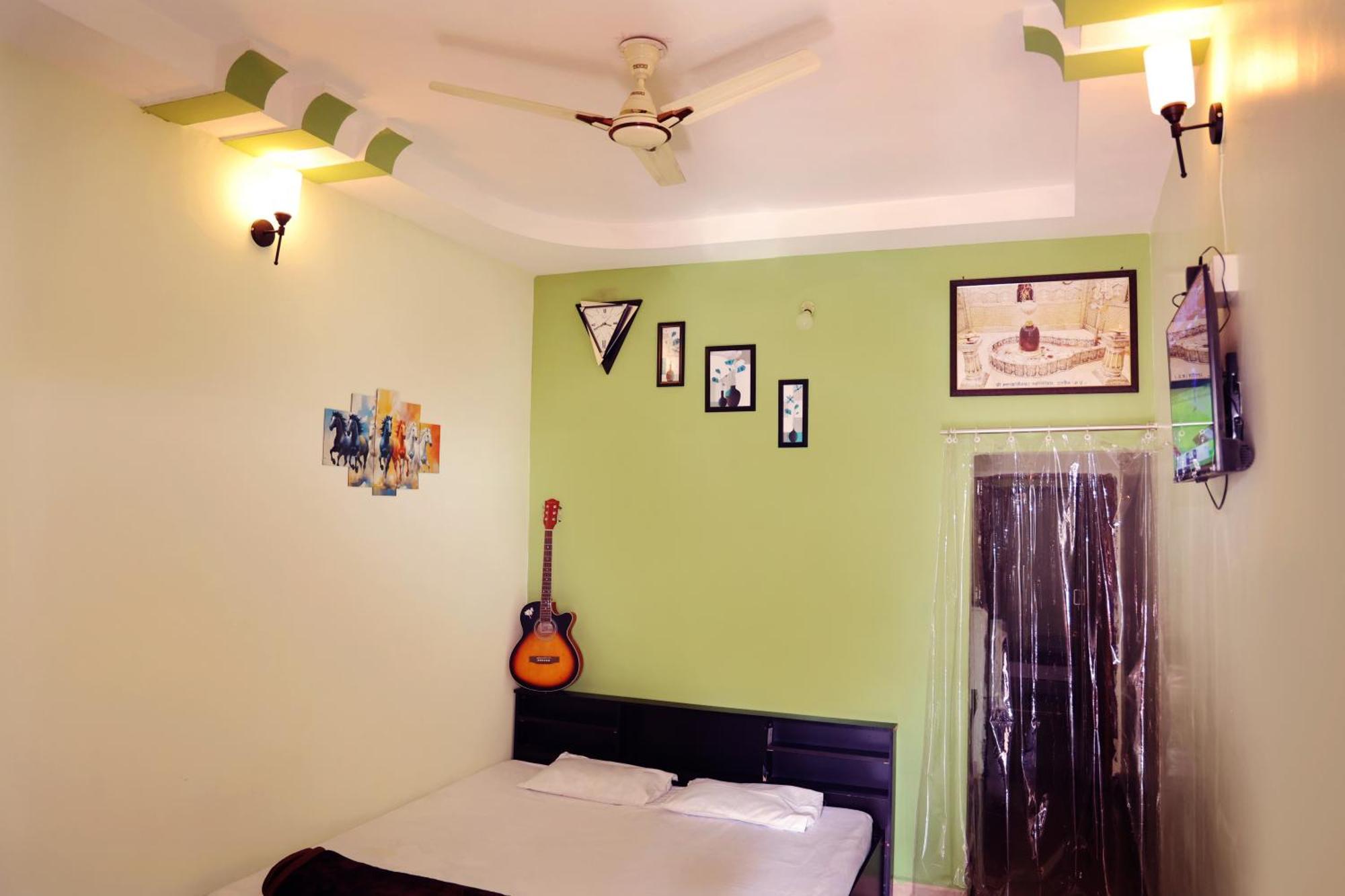 Shree Vinayak Guest House Удджайн Экстерьер фото